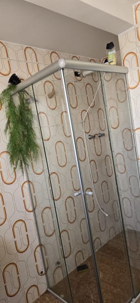 Alugo quarto super espaçoso prédio residencial