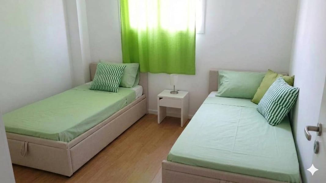 QUARTO COMPARTILHADO Próximo a UERJ ( Somente Mulheres)
