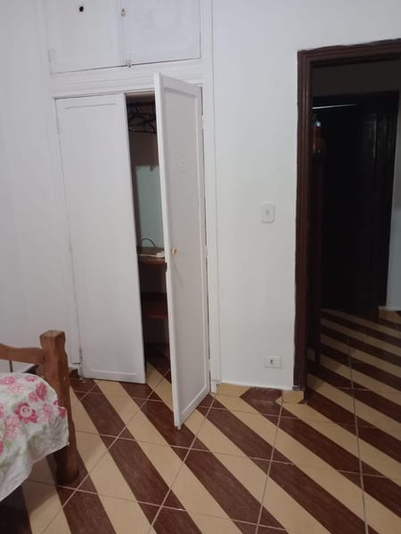 Aluga-se Quarto