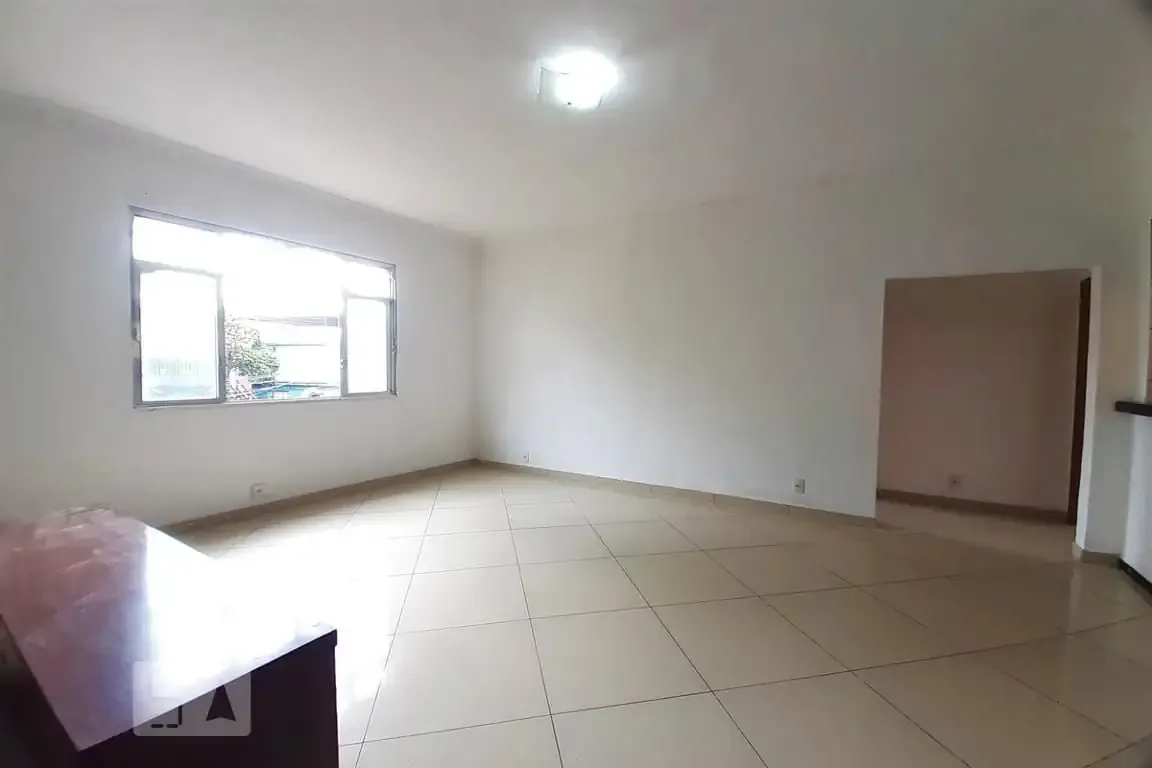 Casa / Sobrado para Locação em Rio de Janeiro/RJ - Del Castilho - 2 Quartos