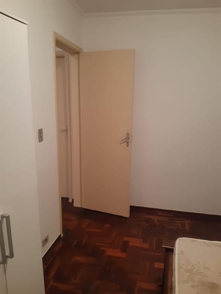 Quarto amplo em casa ao lado do Shopping Morumbi