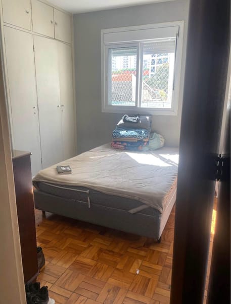 Quarto com cama de casal