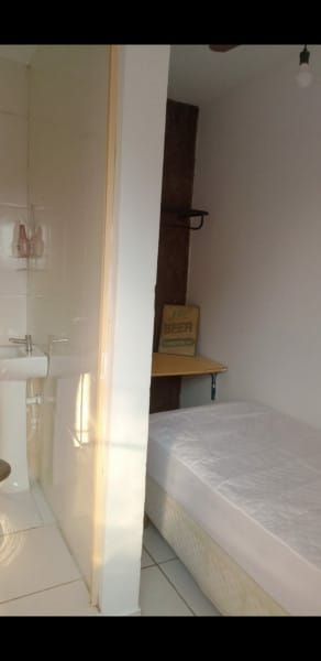 Quarto com banheiro individual mobiliado a 500 m do metrô