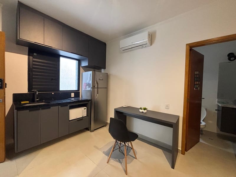 ESTUDIO MOBILIADO EM FRENTE AO METRÔ CAMPO BELO E 01 SAÚDE