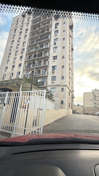 Quarto com banheiro exclusivo em frente ao metrô