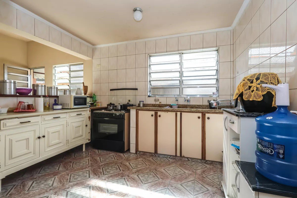 Casa térrea á venda com 3 suítes - 10 vagas