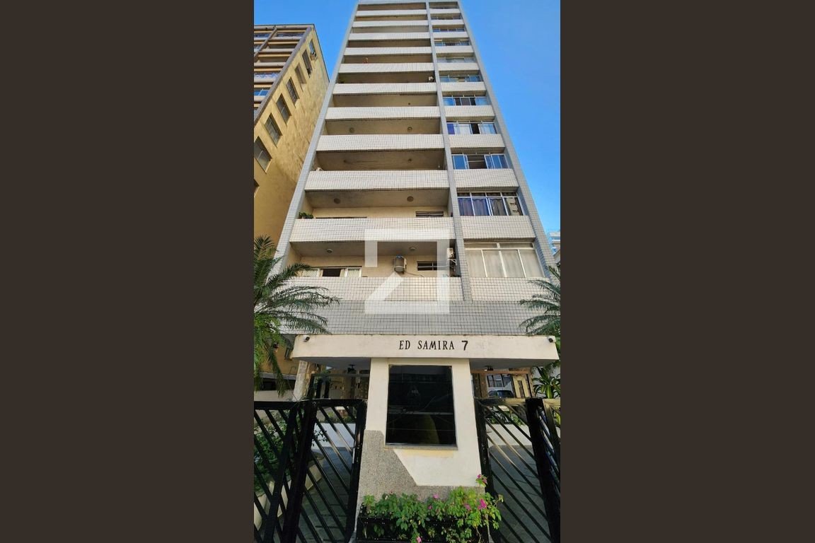 Sala living a 50 metros da praia (Embare)