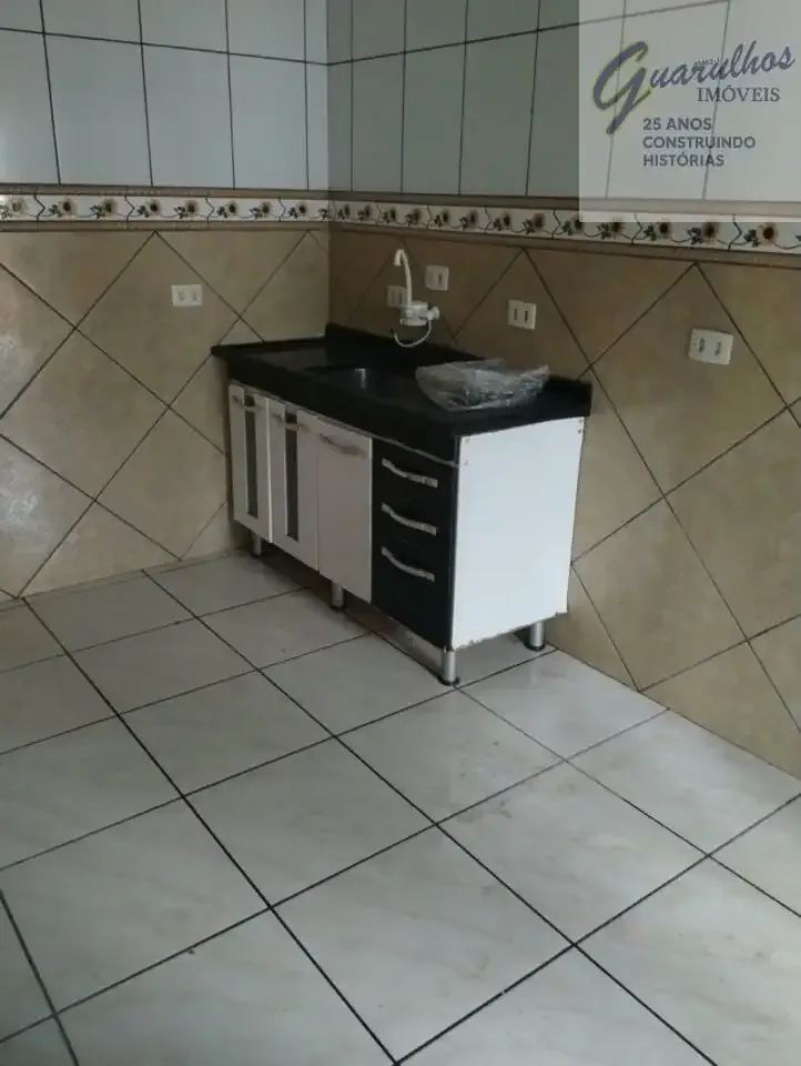 Casa / Sobrado para Locação em Guarulhos/SP - Jardim Palmira - 2 Quartos