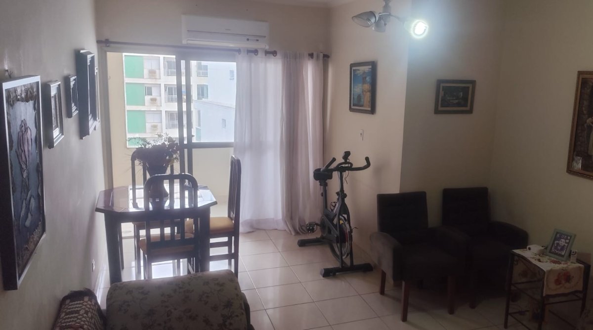 Apartamento com dois dormitórios e dependência no Marapé