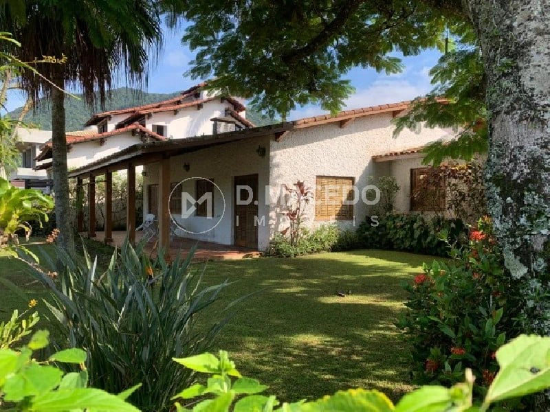 Casa / Sobrado para Venda em Ubatuba/SP - Lagoinha - 5 Quartos
