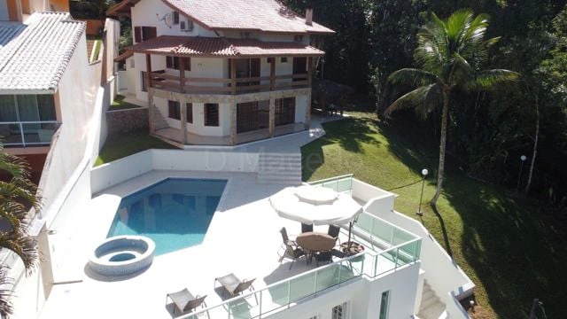Casa / Sobrado para Venda em Ubatuba/SP - Lagoinha - 5 Quartos