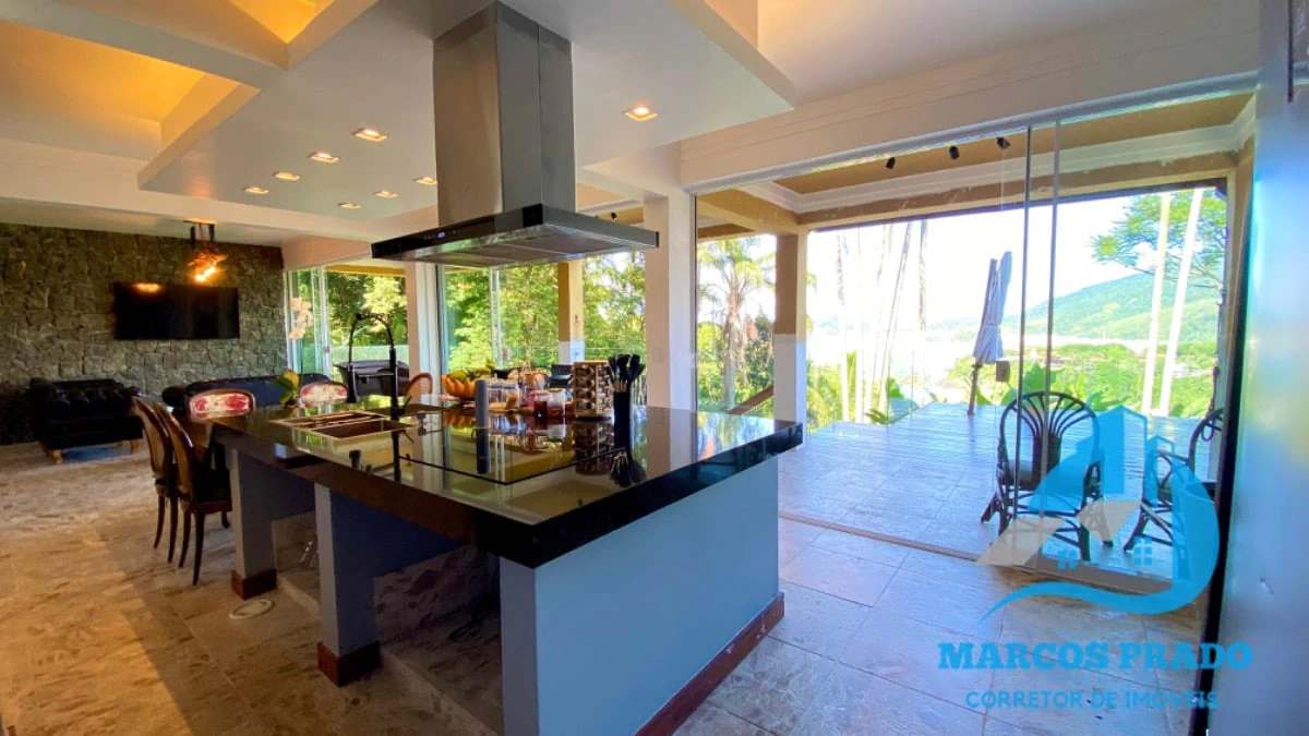 Casa / Sobrado para Locação em Ubatuba/SP - Tenório - 5 Quartos
