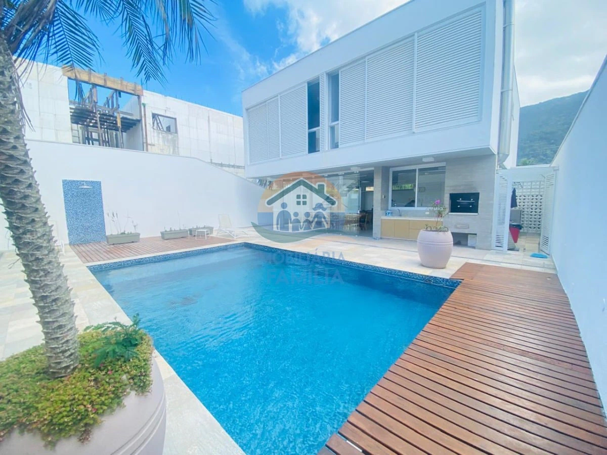 Casa / Sobrado para Locação em São Sebastião/SP - Guaecá - 5 Quartos