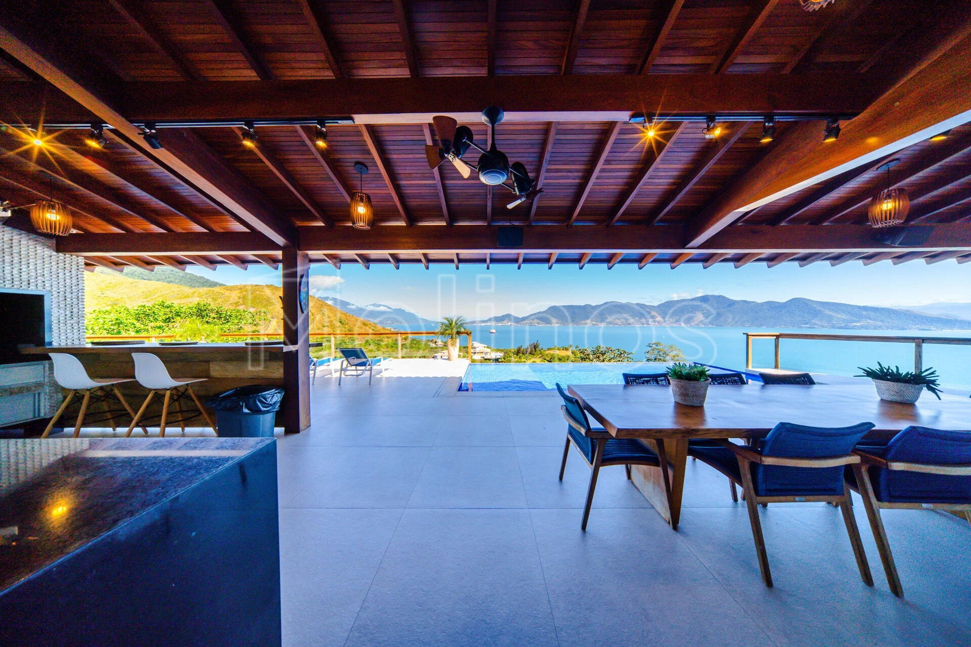 Casa / Sobrado em Condomínio para Venda em Ilhabela/SP - Centro - 9 Quartos
