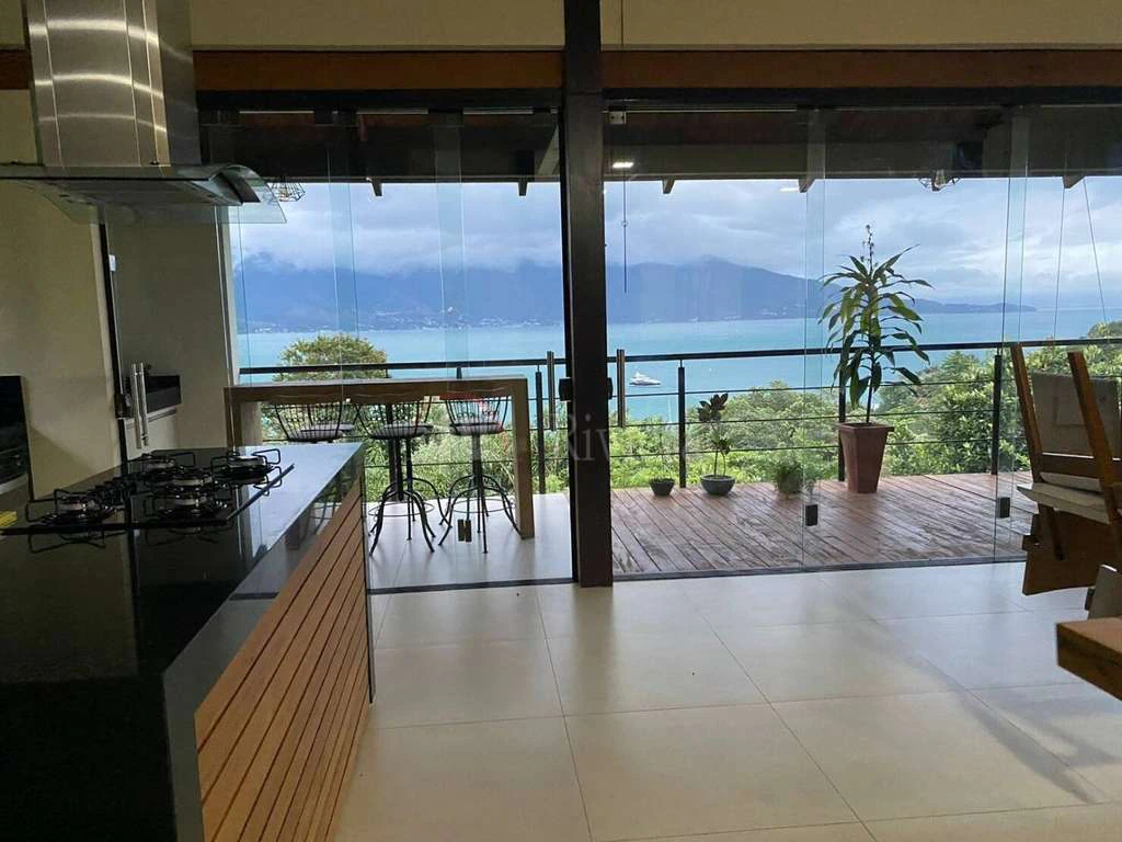 Casa / Sobrado em Condomínio para Locação em Ilhabela/SP - Centro - 4 Quartos
